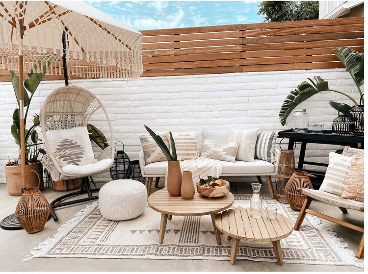 Sala de estar para el patio estilo boho